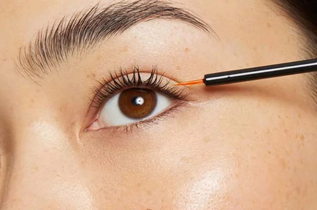 revitalash serum eyelashes
